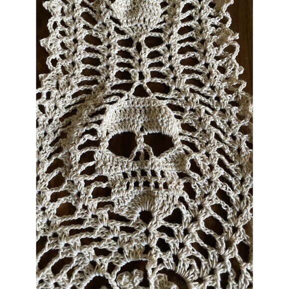 Rare 30” Long  Handmade Crocheted Ecru Skull Hearts Doily 100% Cotton Lace - Picture 2 of 6